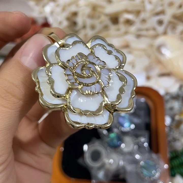 玛瑙/玉髓合金珠宝半成品一个三层花吊坠