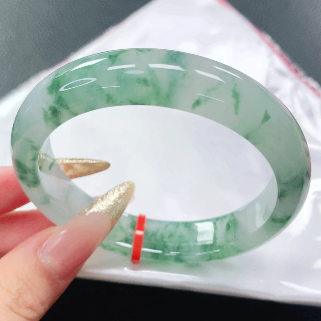 翡翠手镯未镶嵌57圈