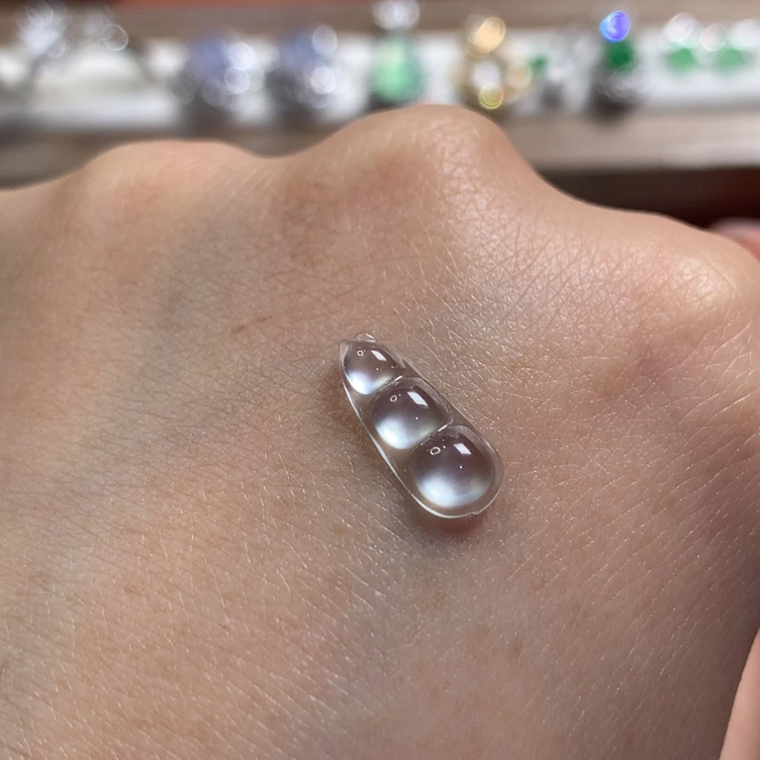 翡翠未镶嵌颈饰白冰玻璃黑钢豆