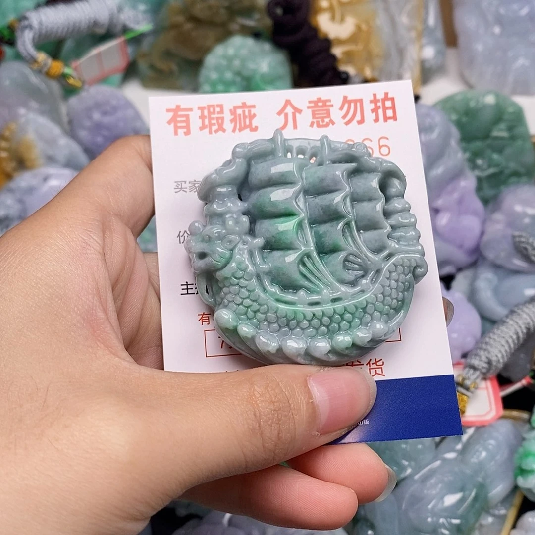 吊坠(不含链)未镶嵌翡翠