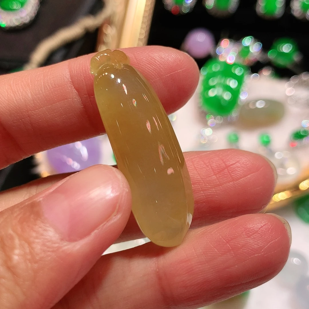 颈饰未镶嵌翡翠黄翡吊坠