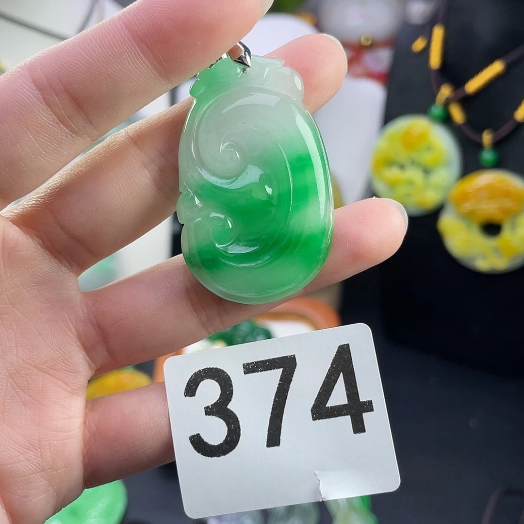 翡翠未镶嵌吊坠(赠链)