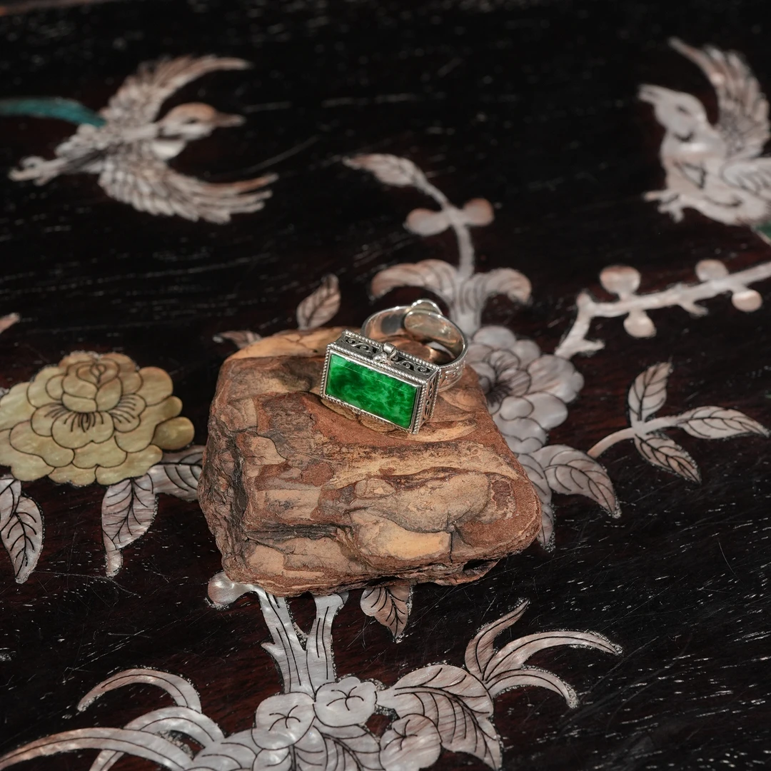 2.16香港王老板-翡翠镶嵌戒指2t48