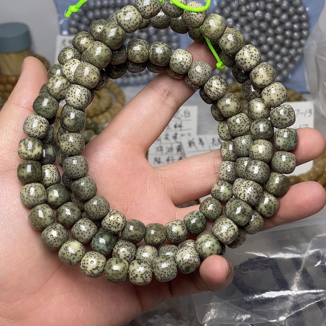 辍***牛星月菩提吊坠11×10尺寸，石玉料，带备籽