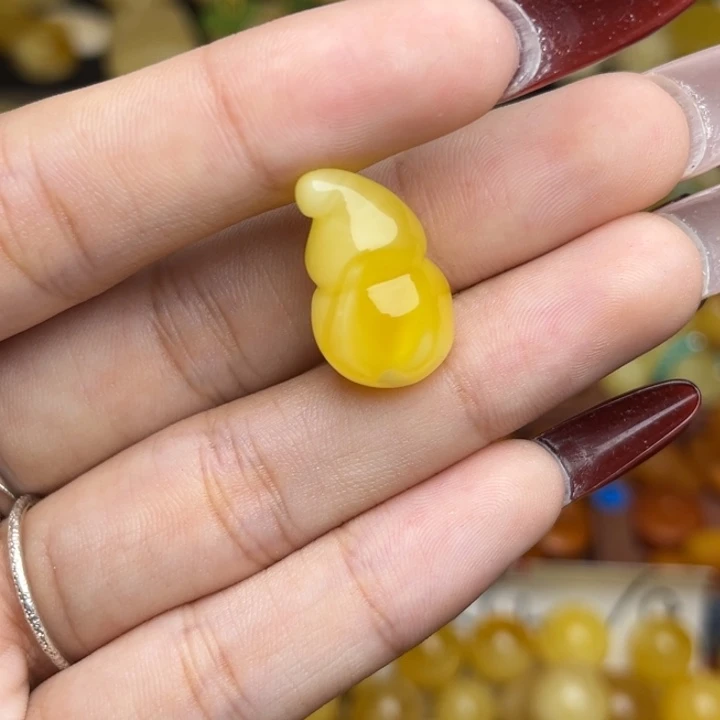 蜜蜡未镶嵌珠宝奇石鸡油黄满蜡妖花俏色葫芦