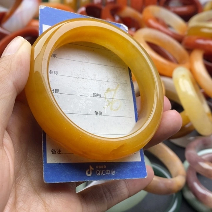 未镶嵌手镯石英质玉