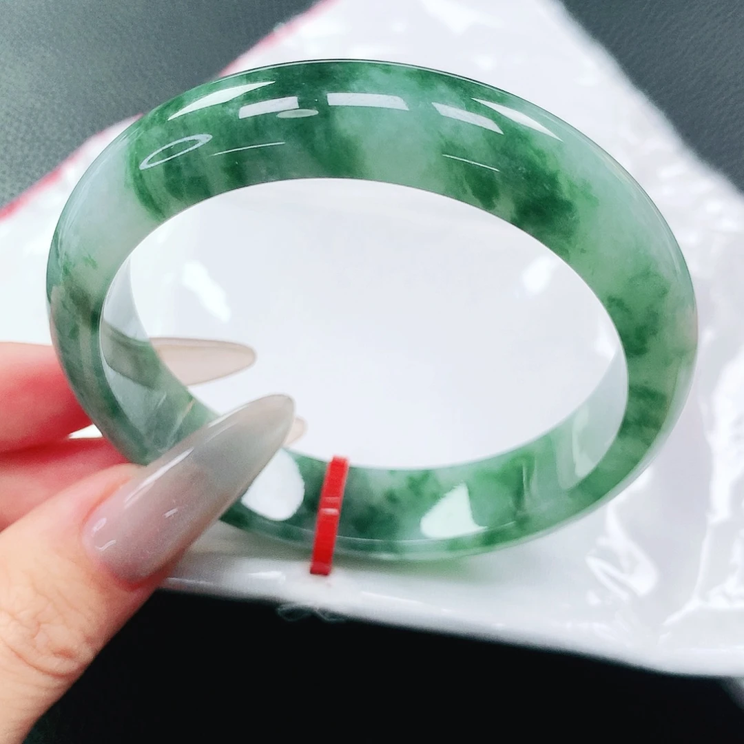 翡翠手镯未镶嵌56圈