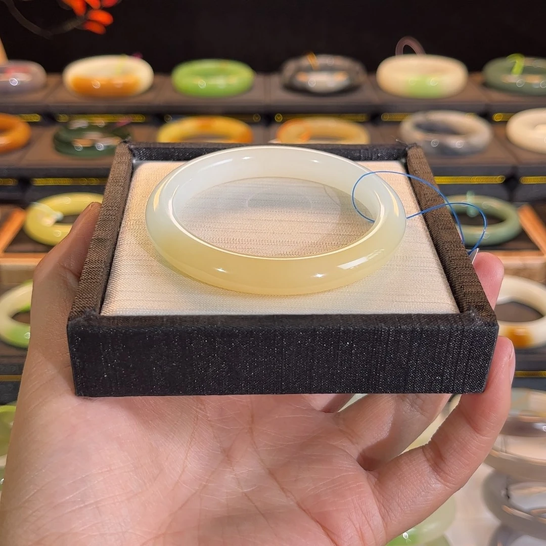 和田玉未镶嵌手镯糖白