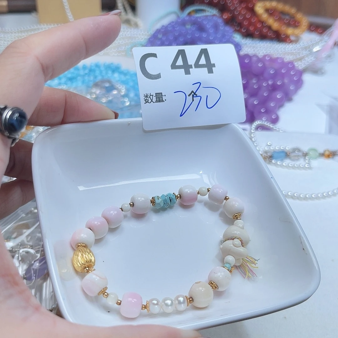 一****水晶珠宝半成品未镶嵌C44。