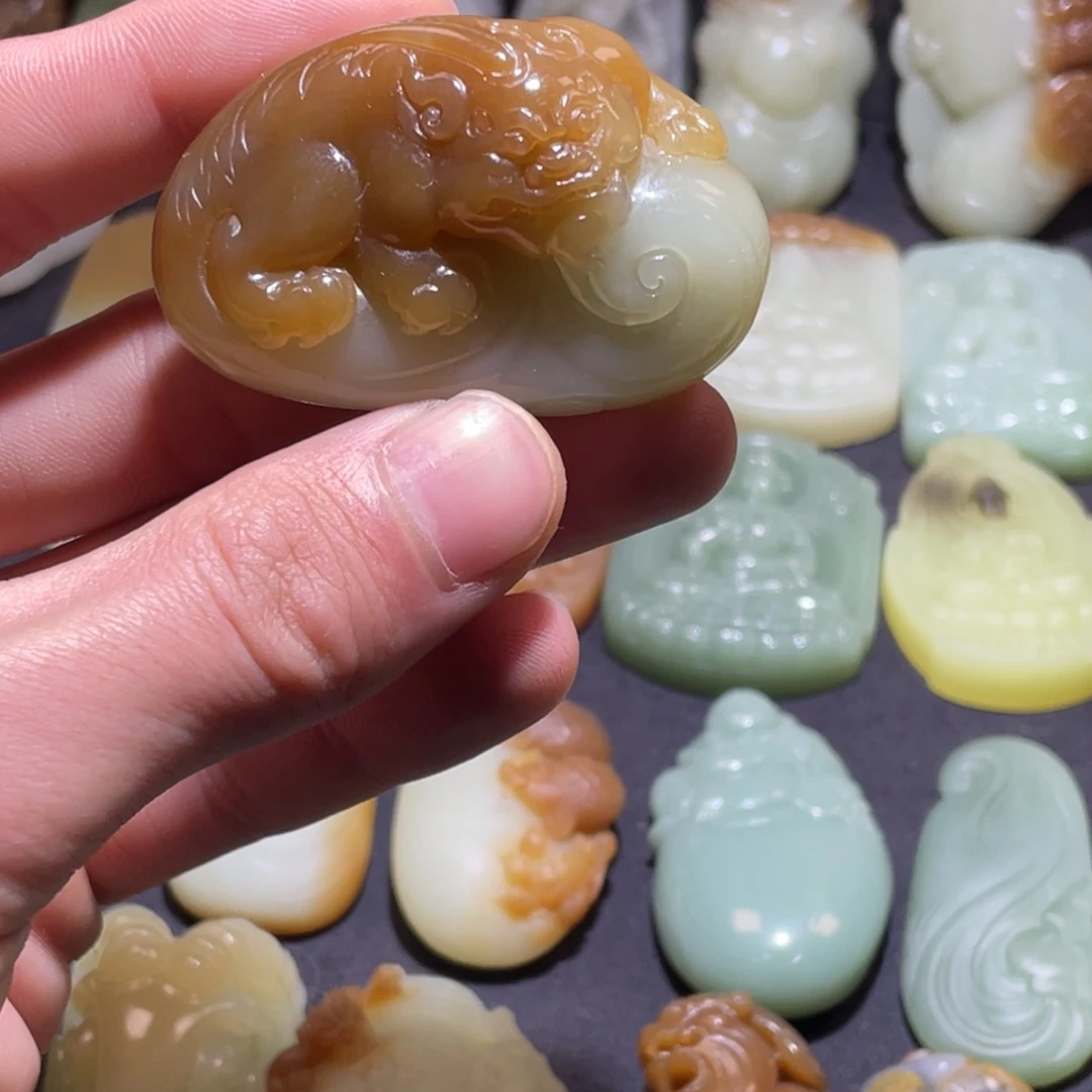 用***8和田玉未镶嵌挂件