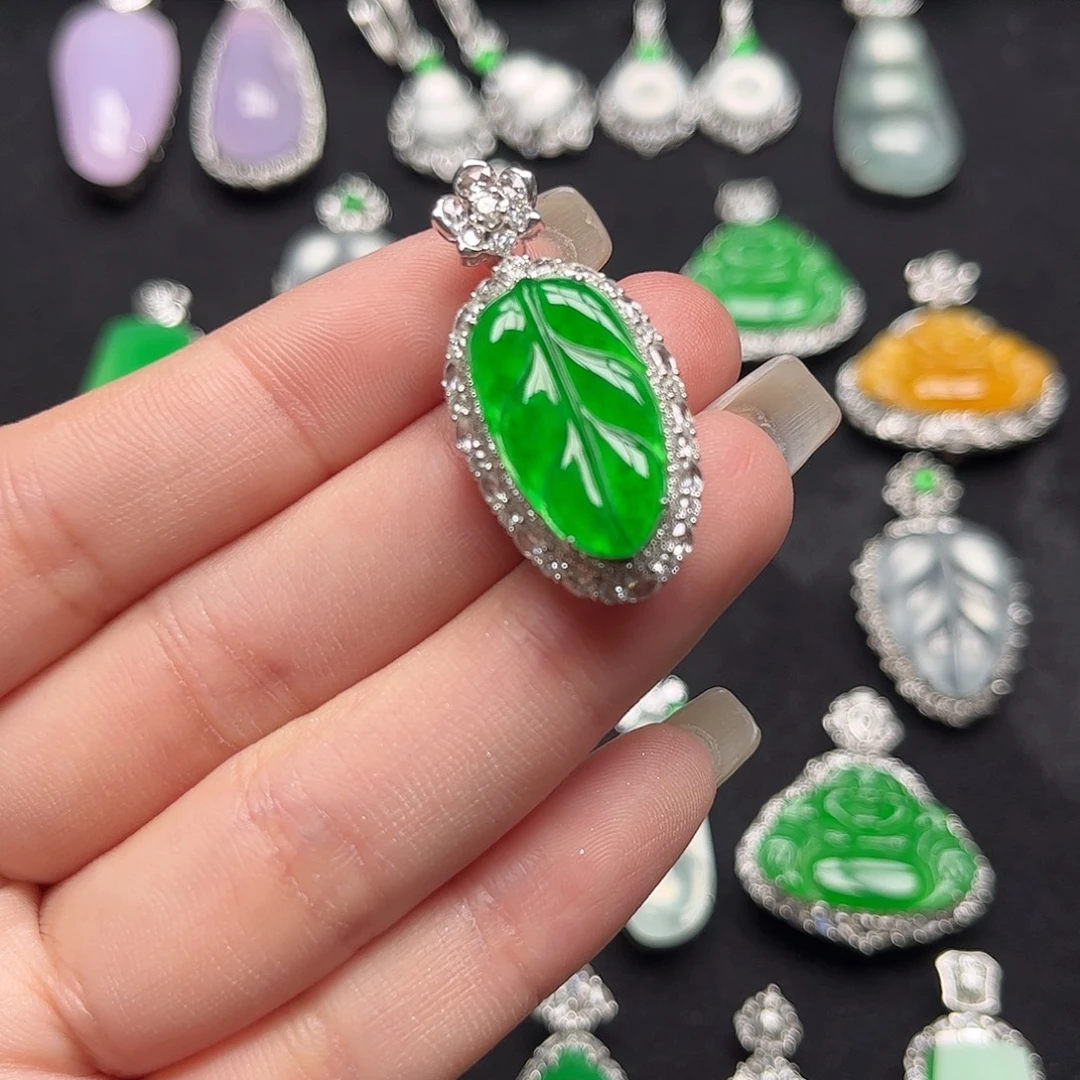 翡翠18K金镶嵌颈饰高冰阳绿叶子吊坠