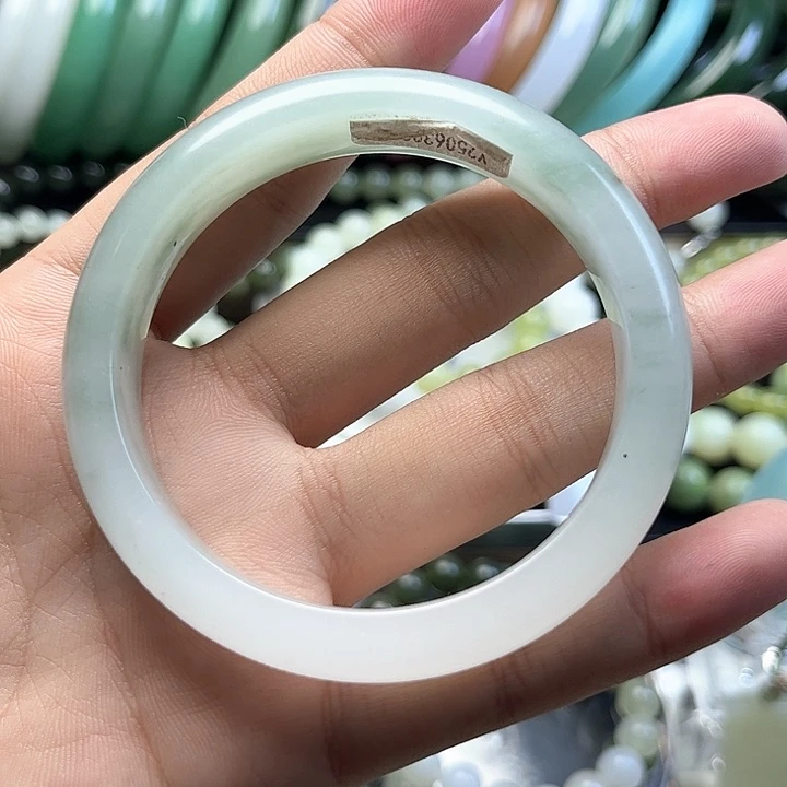 未镶嵌手镯石英质玉