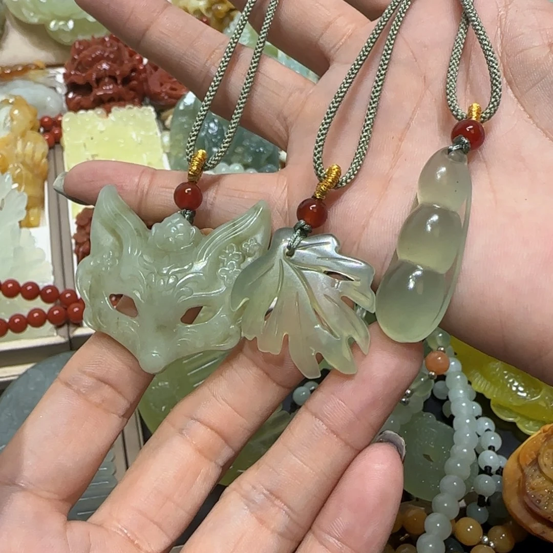 未镶嵌蛇纹石玉吊坠