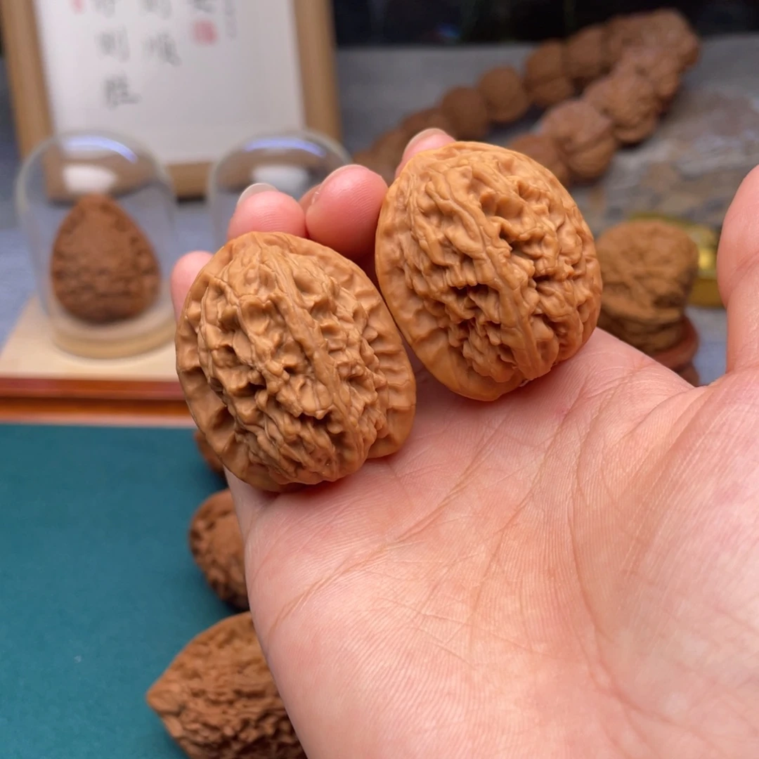 文玩核桃吊坠红莲