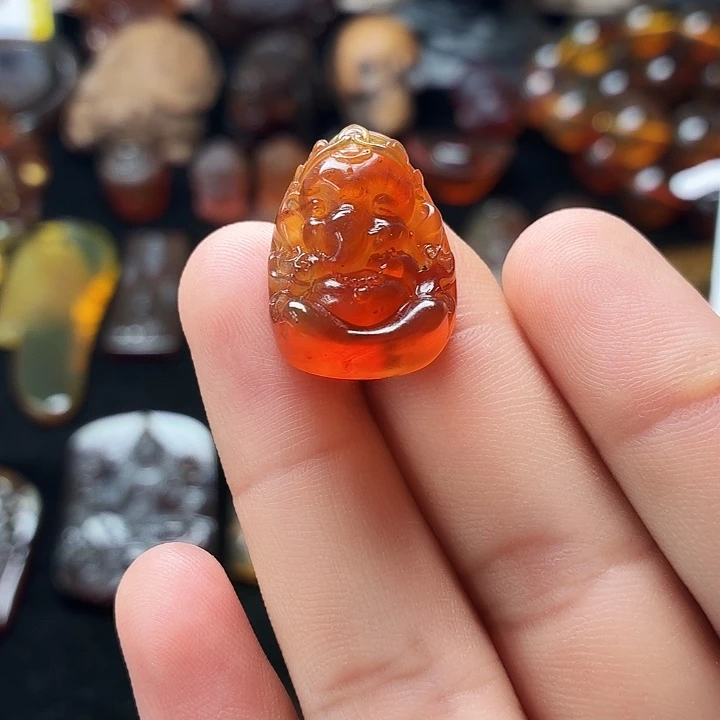 琥珀未镶嵌颈饰，，