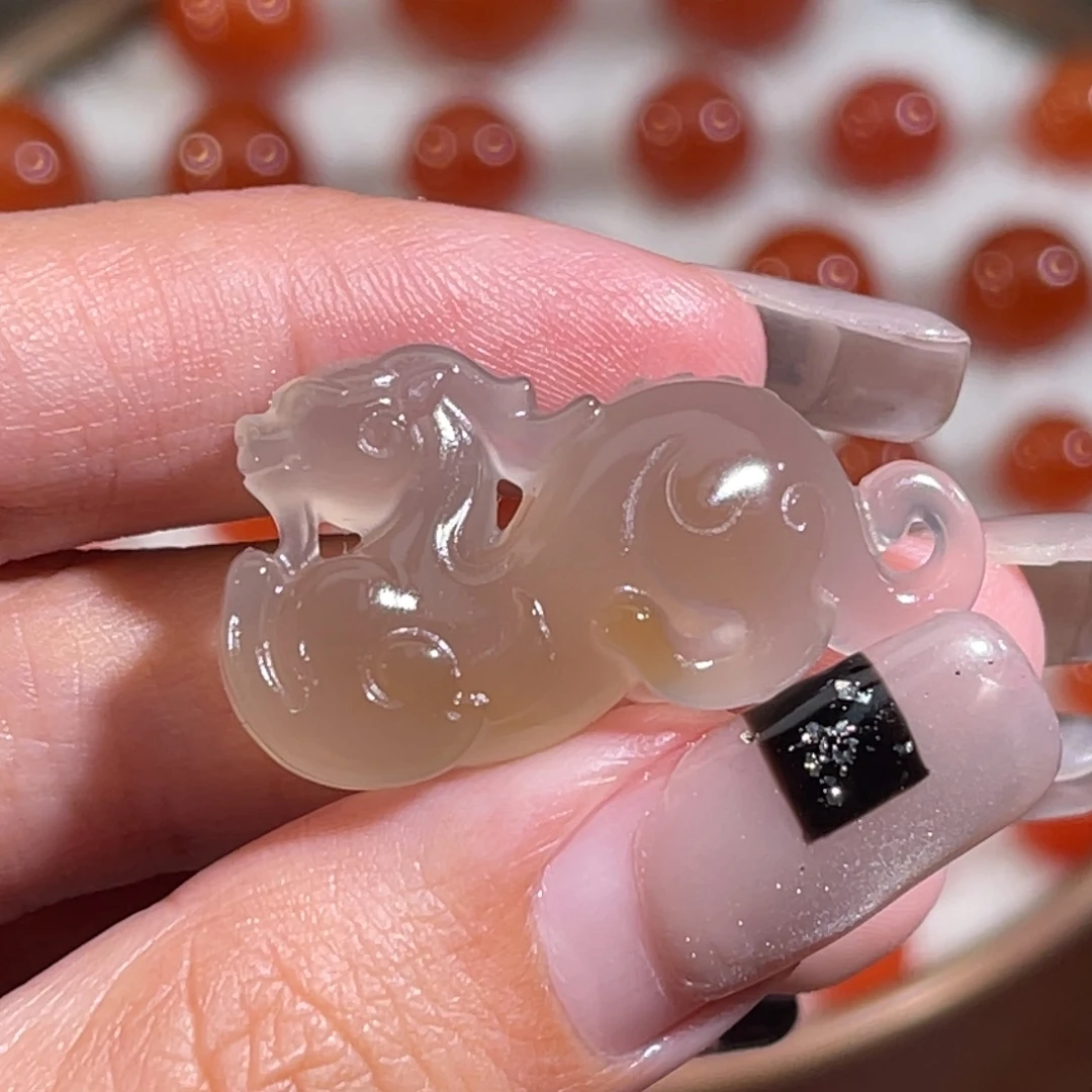 玛瑙/玉髓未镶嵌麒麟16.8x30.8x10.5mm