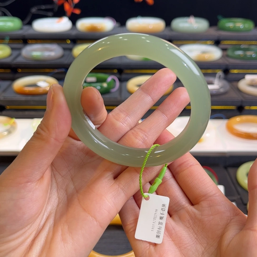 和田玉未镶嵌手镯56 57