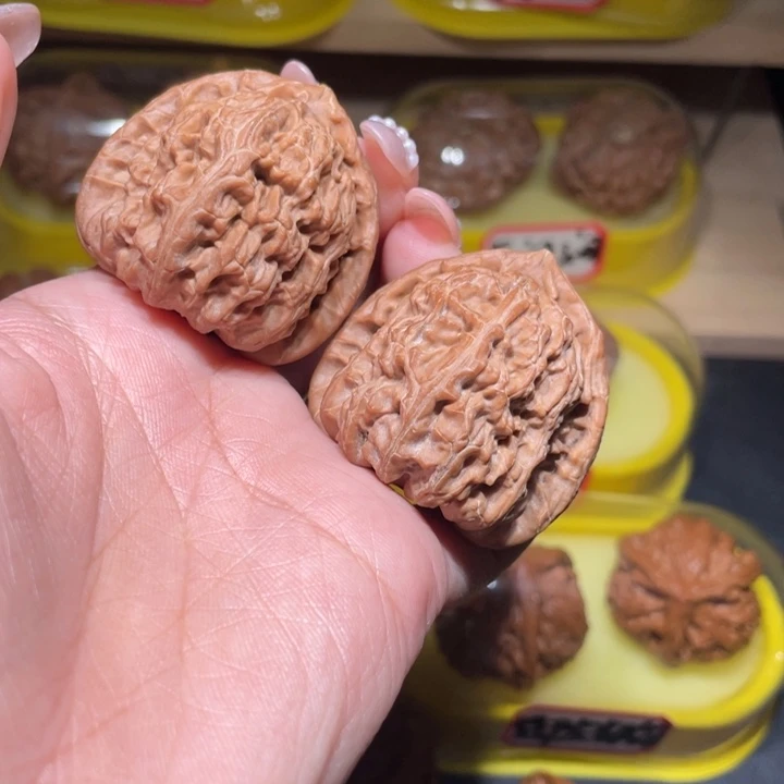 文玩核桃吊坠40三角白