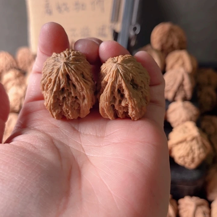 南***红文玩核桃吊坠文玩