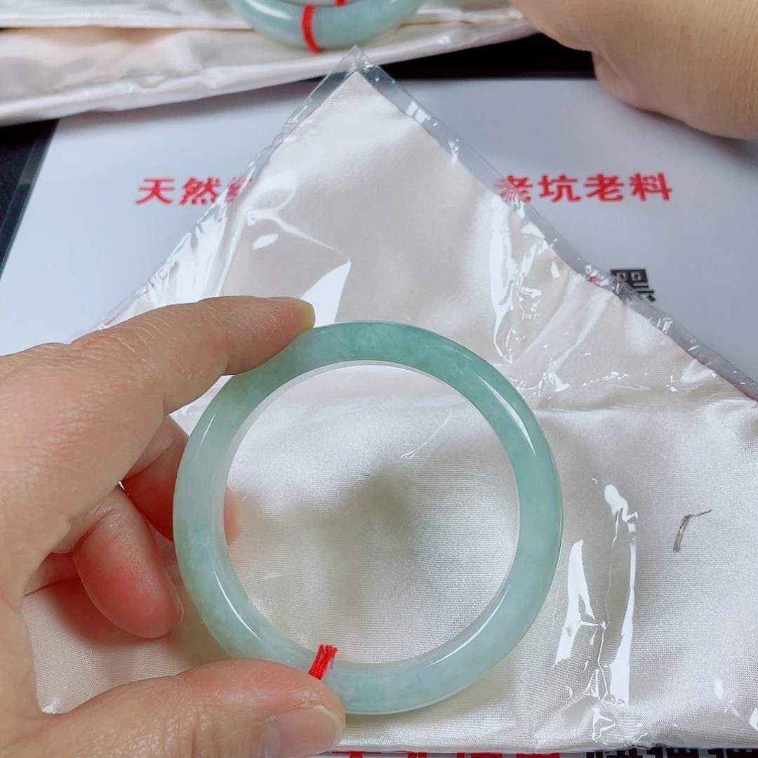 翡翠未镶嵌手镯天然翡翠手镯54.9。 13.3。 8.0