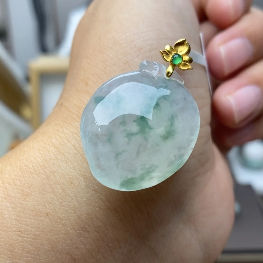 【闪购商品】颈饰18K金镶嵌翡翠14