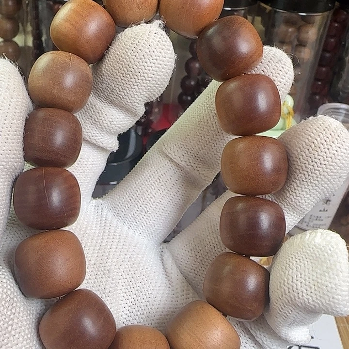 木质檀香.檀香.木…………..1516瑕疵