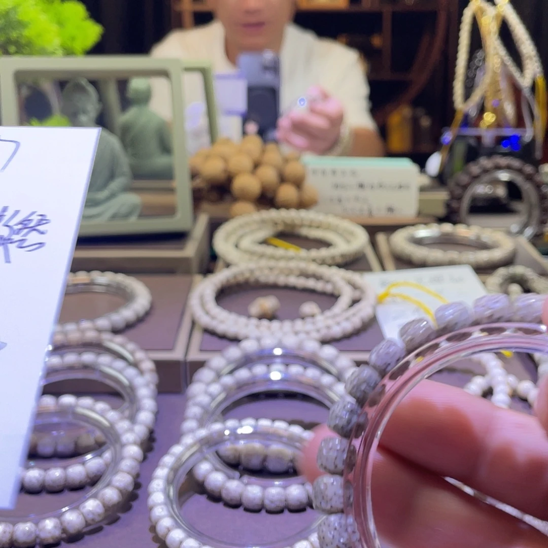 吕***彩星月菩提吊坠傲然031