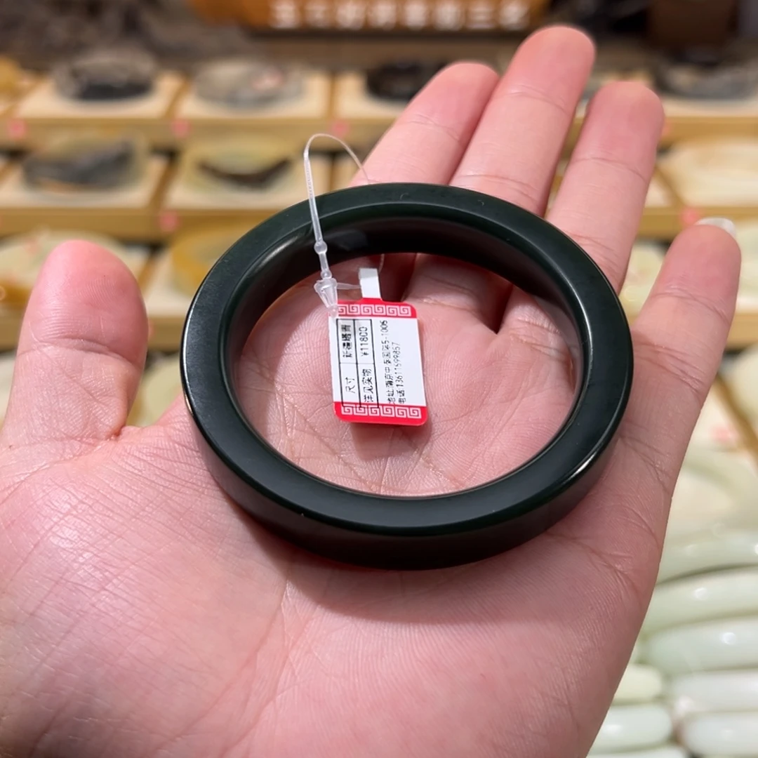 东***地和田玉未镶嵌手镯18