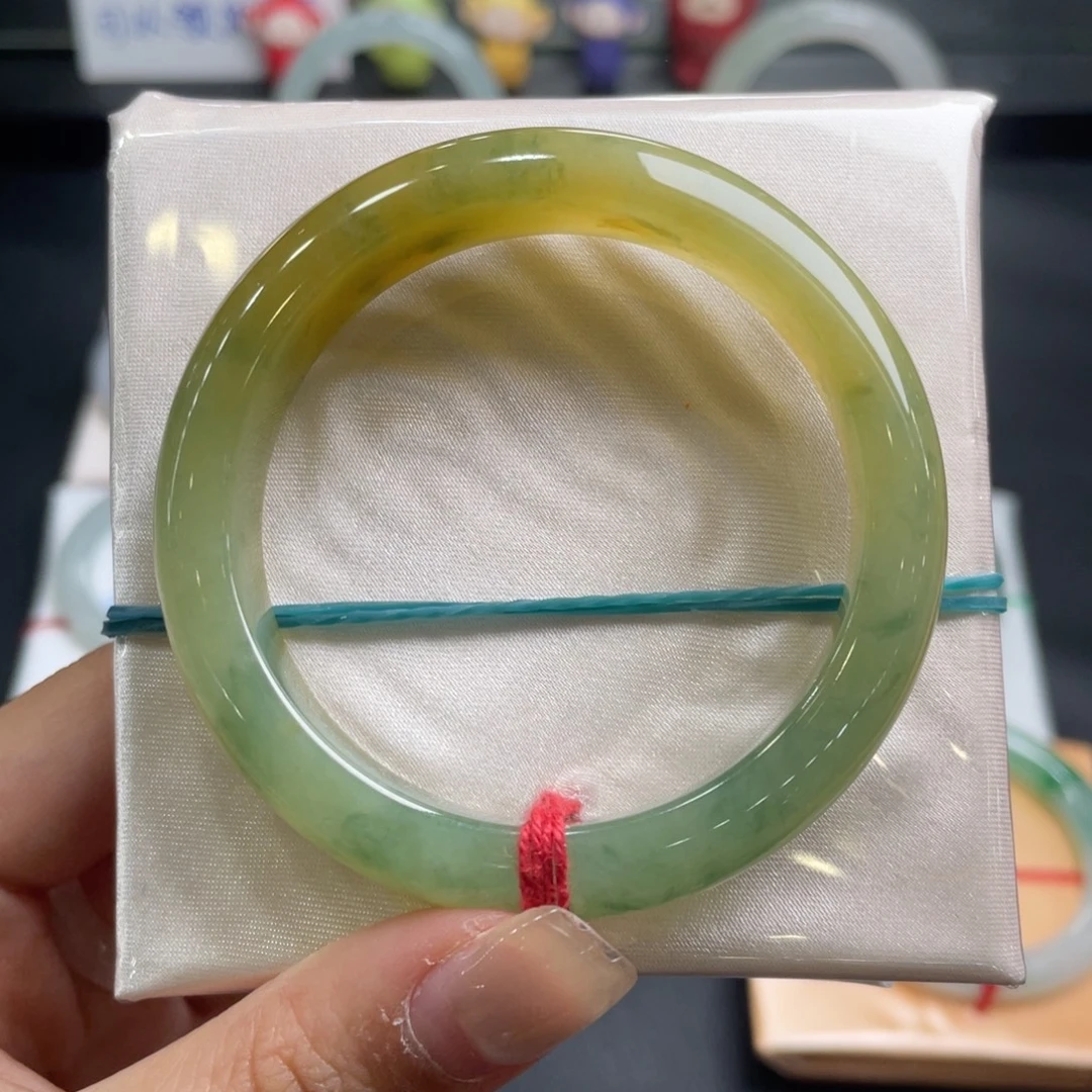 未镶嵌手镯翡翠翡翠手镯特色黄翡