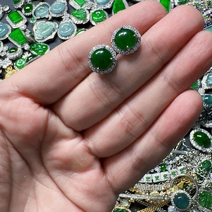 翡翠颈饰未镶嵌天然A货翡翠放漏