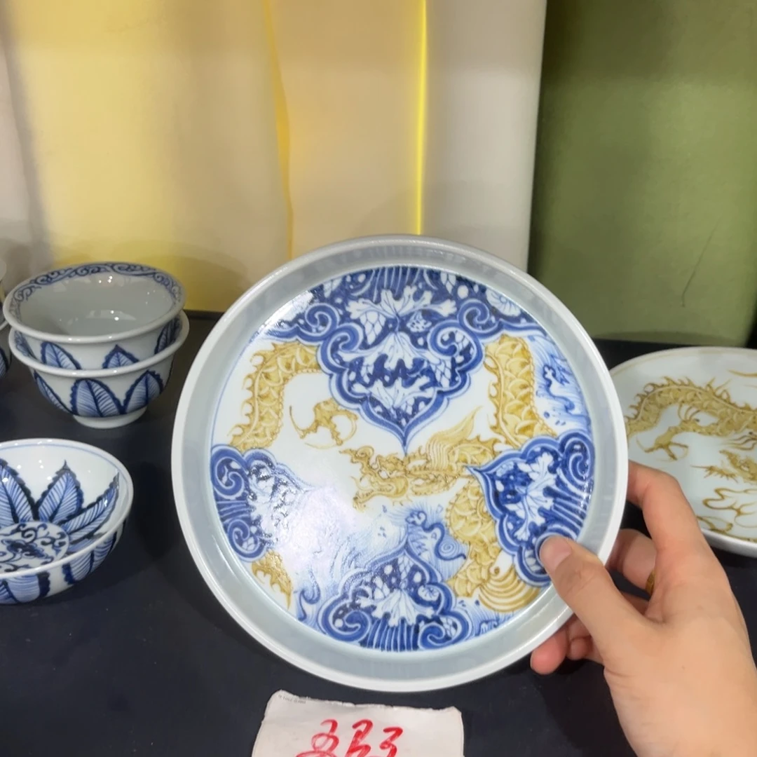 青花釉里金穿花龙壶承