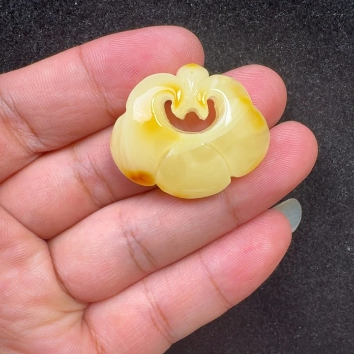 蜜蜡未镶嵌珠宝奇石