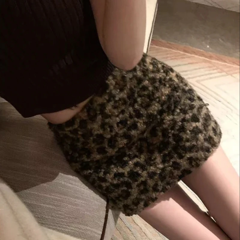 梦优莱豹纹毛毛半身裙女装秋冬季美式辣妹风高腰显瘦百搭A字裙
