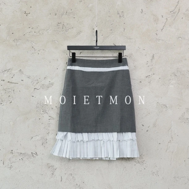 Moi et mon秋季新款不规则百褶拼接半裙百搭时尚舒适条纹拼接半裙