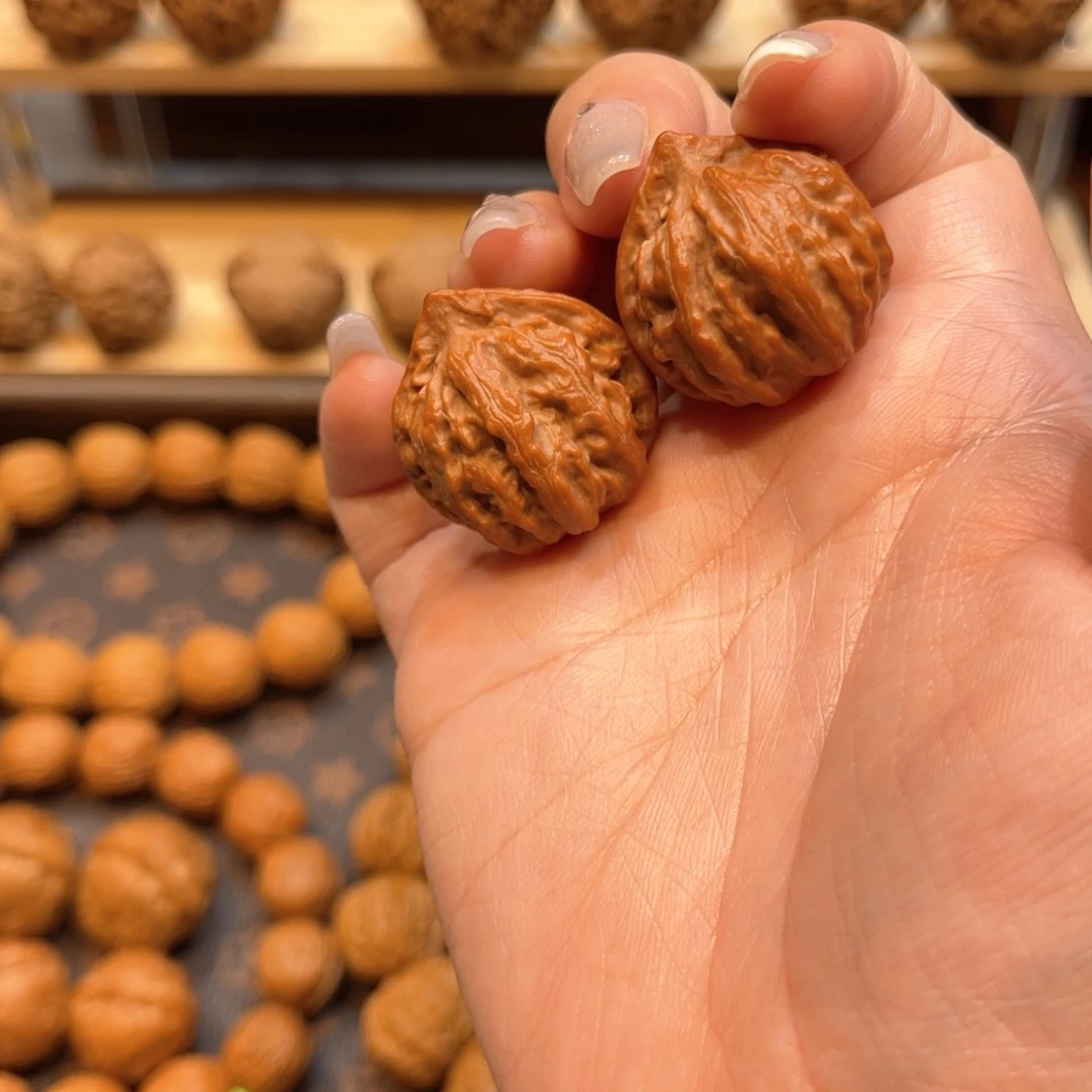 文玩核桃把件红皮火焰纹京八棱