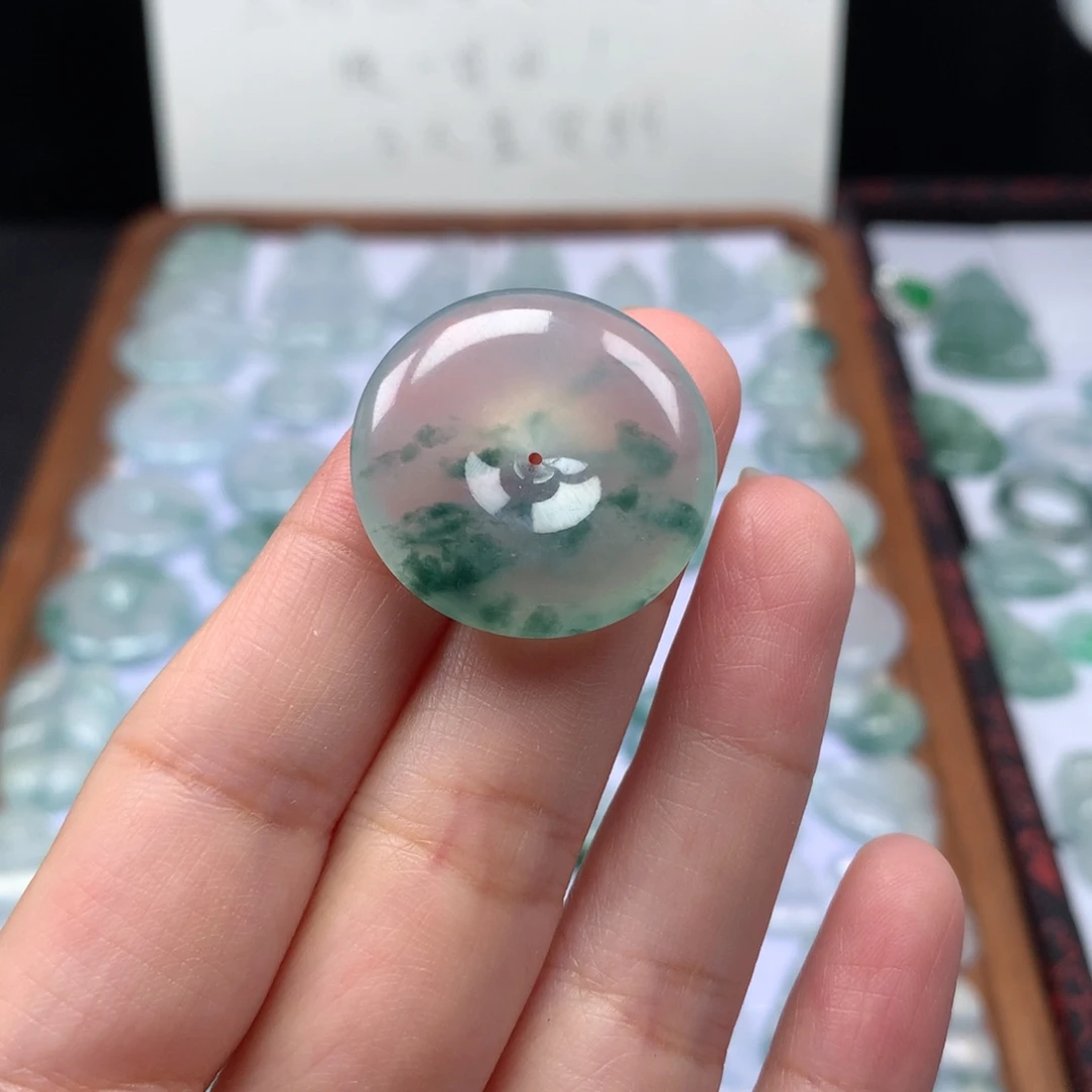 颈饰未镶嵌翡翠冰种飘花平安扣