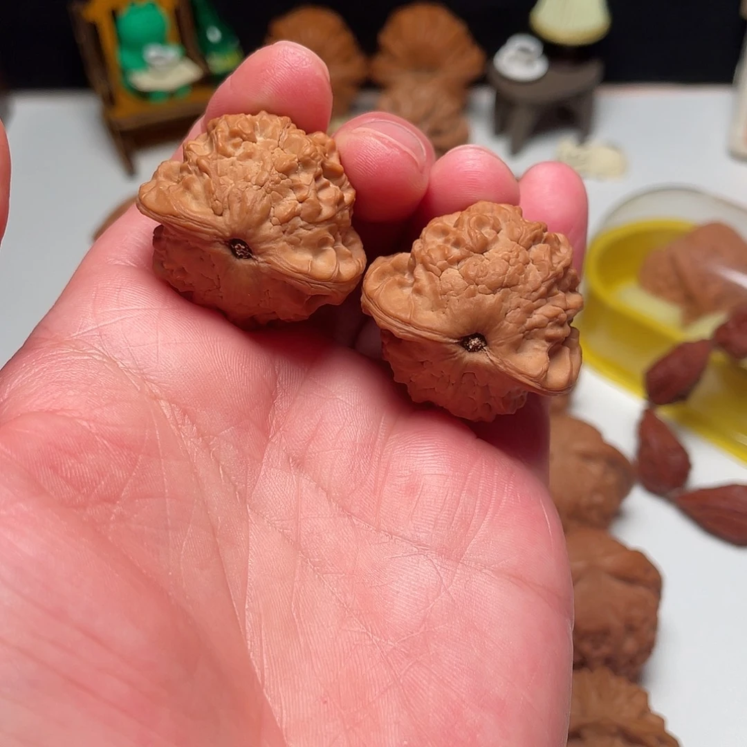 文玩核桃吊坠小金鱼