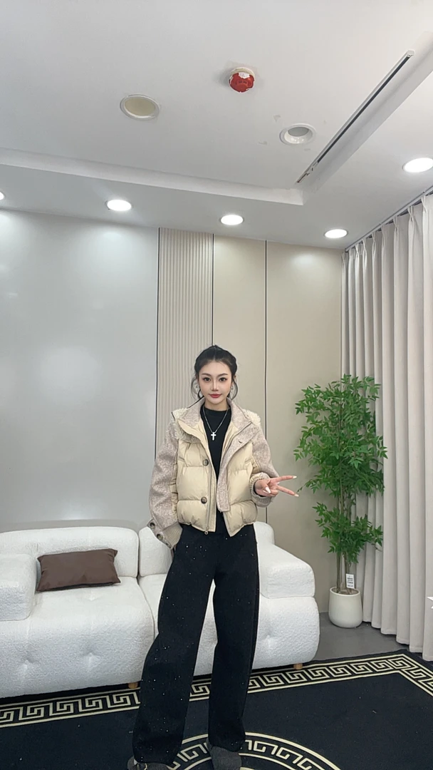 2025年冬季新款女加绒百搭宽松时尚休闲显瘦气质拼接羽绒外套