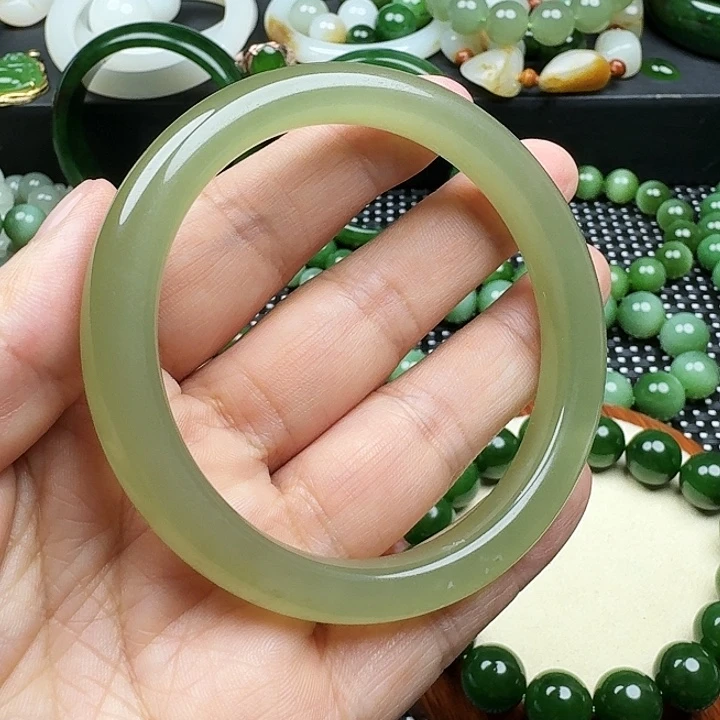 【闪购商品】未镶嵌手镯和田玉（青白玉）56–57圈口