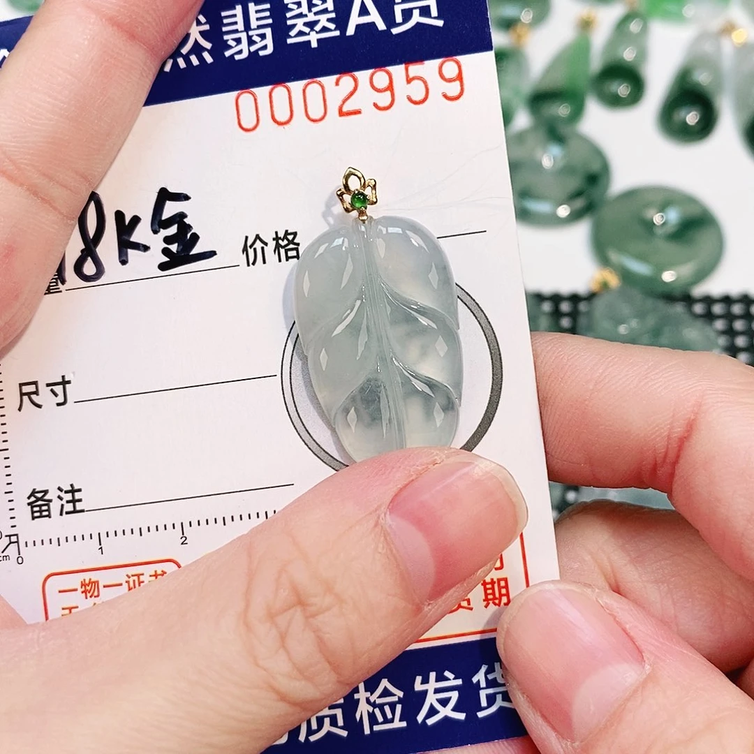 翡翠颈饰18K金镶嵌吊坠