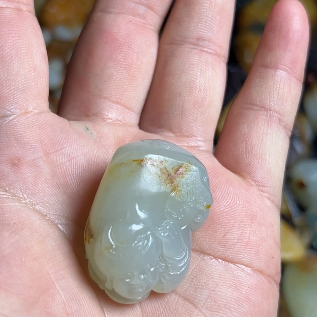 辛***巴颈饰未镶嵌和田玉
