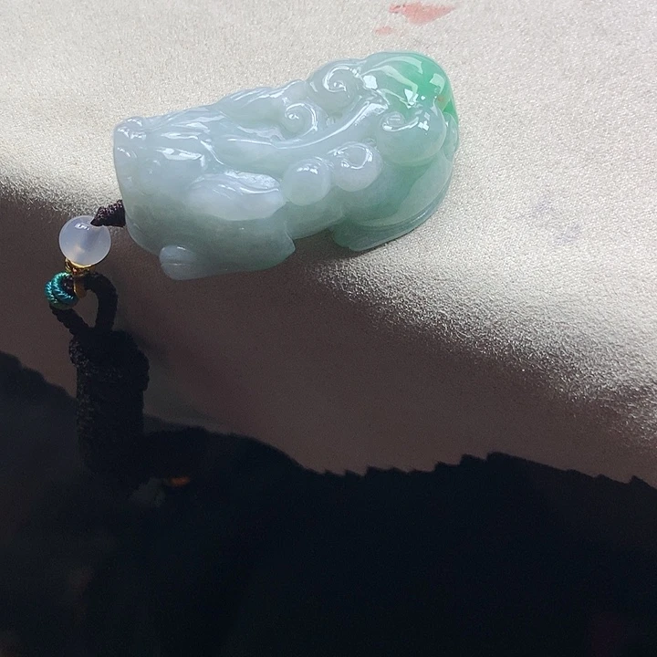 翡翠颈饰未镶嵌吊坠