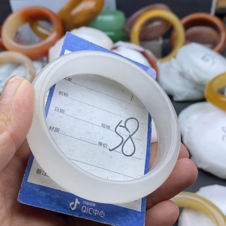 石英质玉手镯未镶嵌