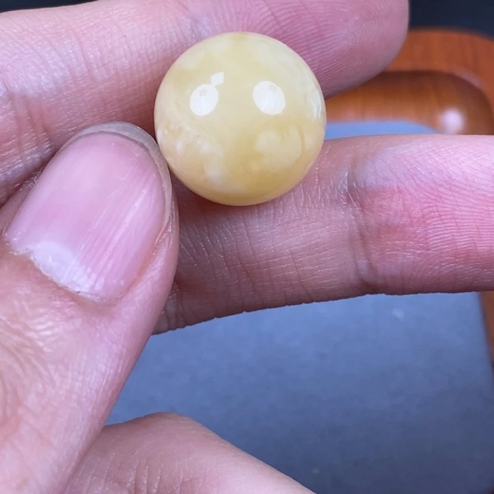 未镶嵌琥珀裸石微瑕60