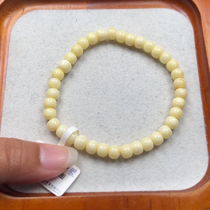 琥珀未镶嵌珠宝奇石M62号6+奶豆子