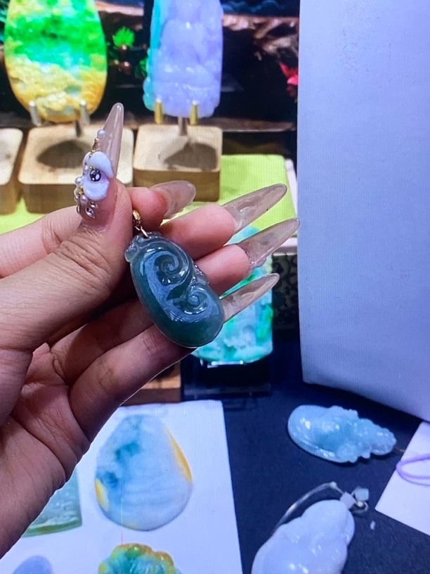 翡翠挂件毛货抛光一物一证