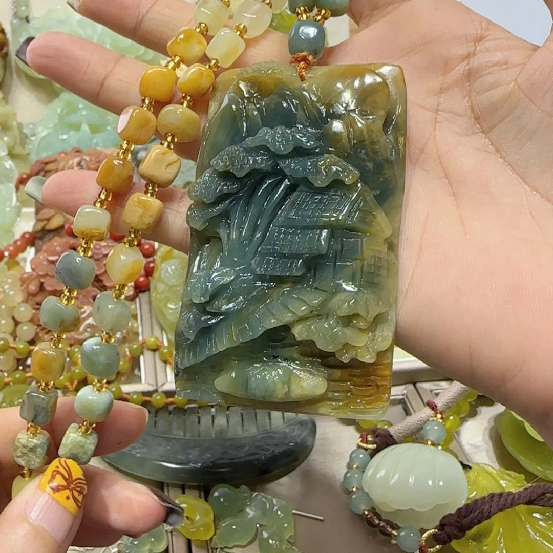 未镶嵌蛇纹石玉吊坠