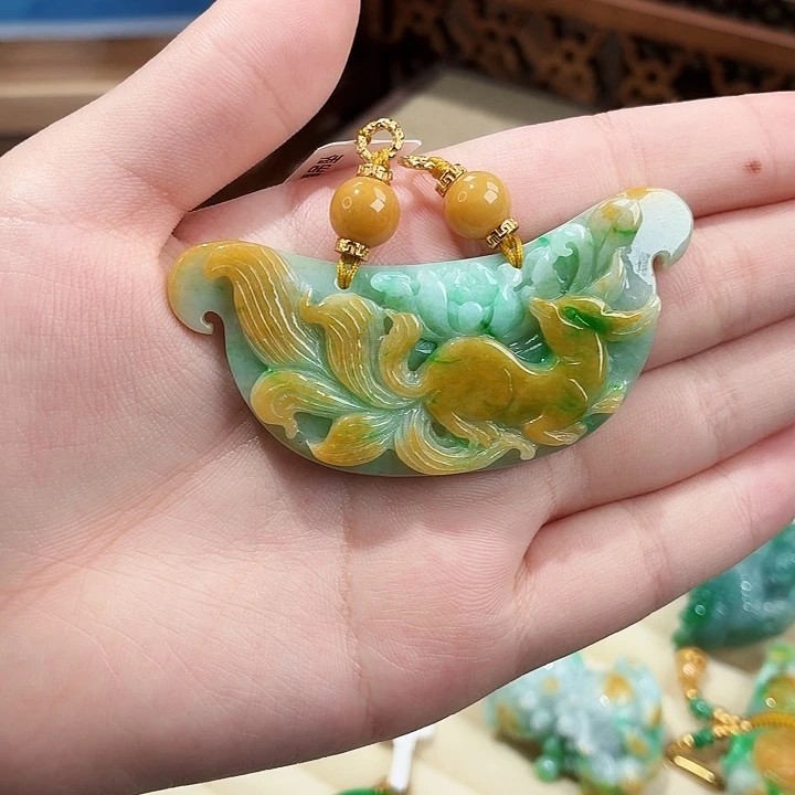 翡翠未镶嵌颈饰02