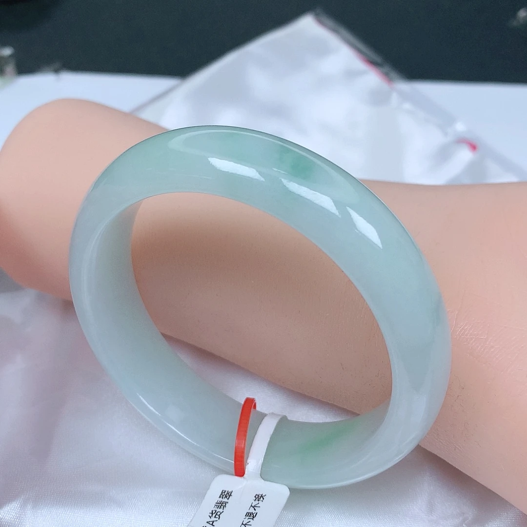 【闪购商品】翡翠手镯未镶嵌李*兔，56