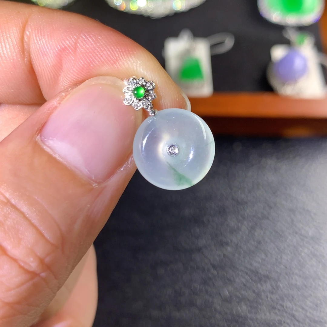 翡翠18K金镶嵌颈饰翡翠